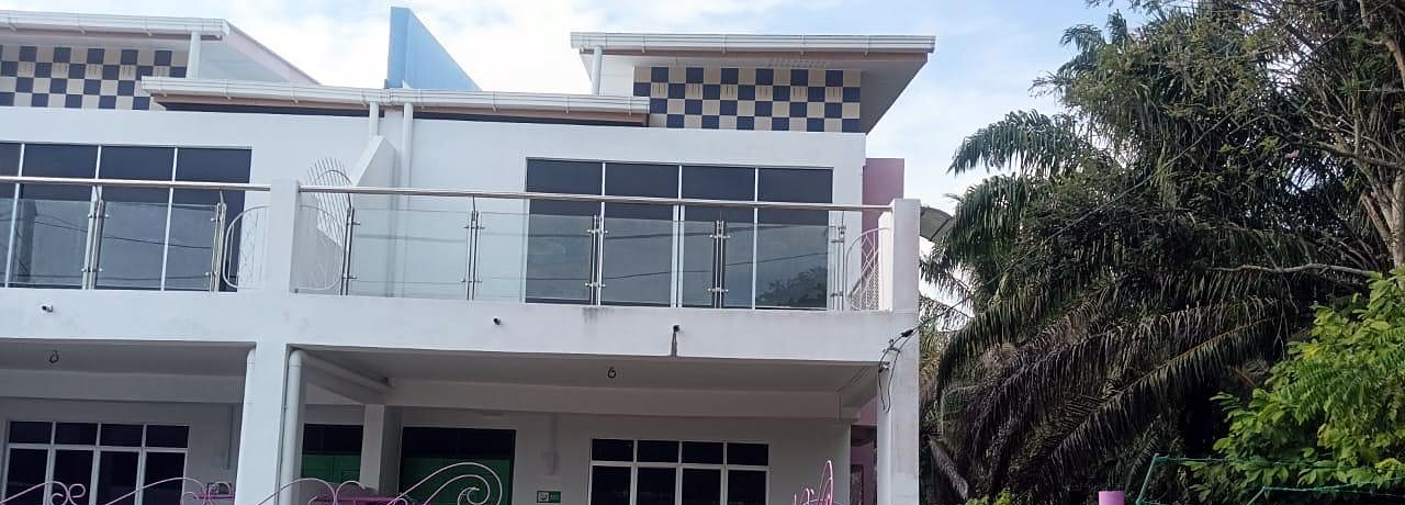 Pandangan luar rumah dua tingkat Taman Medan Indani.